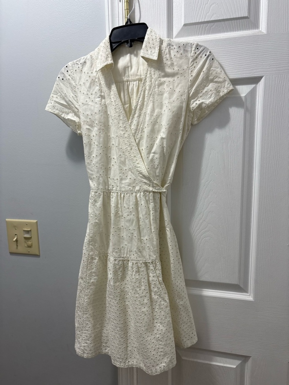 Diane Von Furstenburg Kaley Two Eyelet Wrap Dress In Ivory Size 2